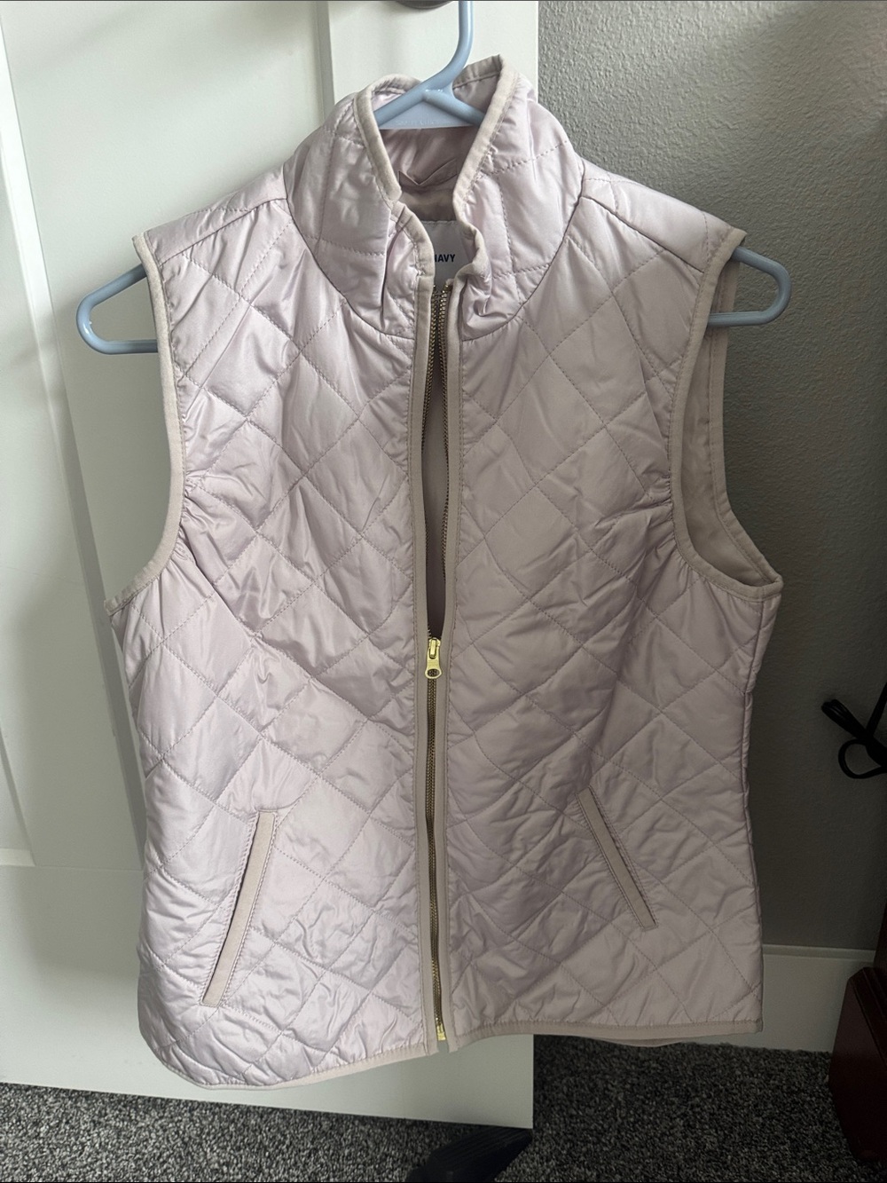 Old Navy Quilted Sleeveless Vest in Pale Pink